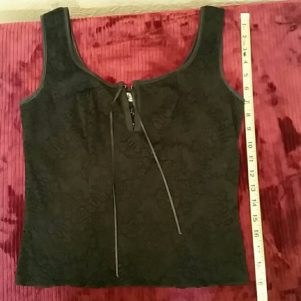 Ladies lace tank top,  size M